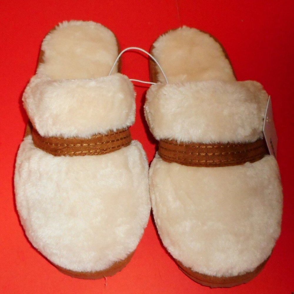 Sonoma Ladies 5-6 S Faux Shearling Plush Slippers No-Skid Soles Warm Cozy Winter